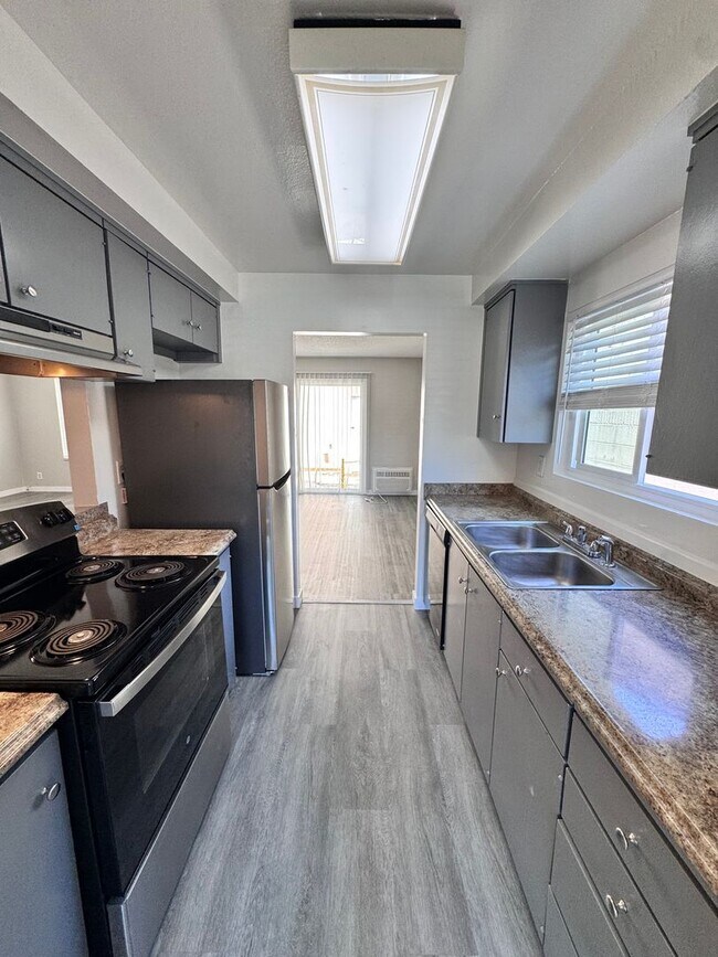 Foto del edificio - 4321 Green Ave