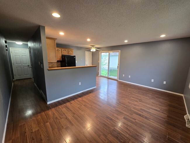 Building Photo - 1407 Robin Rd