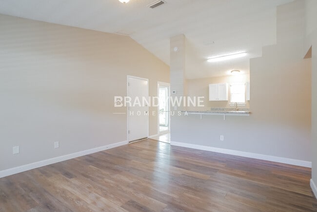 Foto del edificio - 1304 Truman Dr