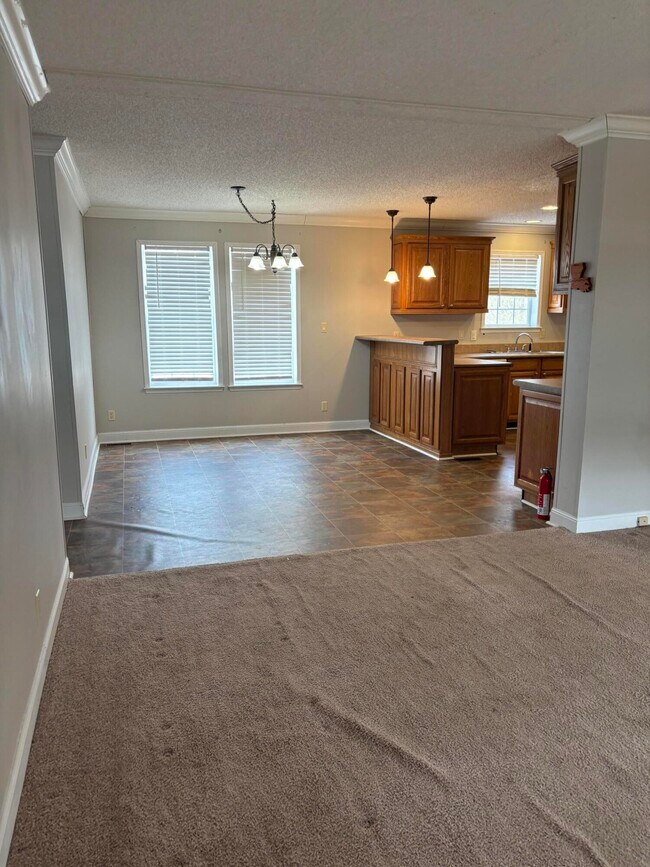 Foto del edificio - 6115 Dinkins Mill Rd