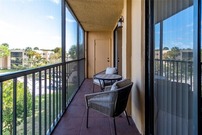 Foto del edificio - 8075 SW 107th Ave