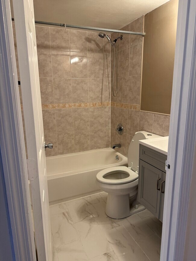 Foto del edificio - 7026 57th Dr