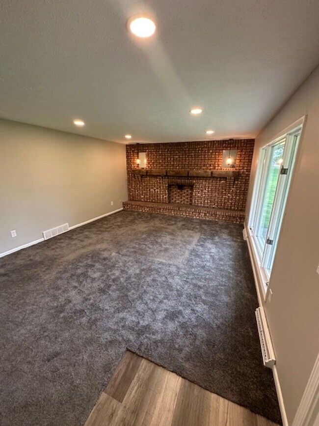 Building Photo - 3BD 1.5BA House in Uniontown (Lake LSD)