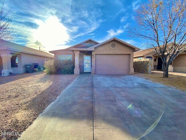 Foto del edificio - 4609 Joseph Rodriguez Dr