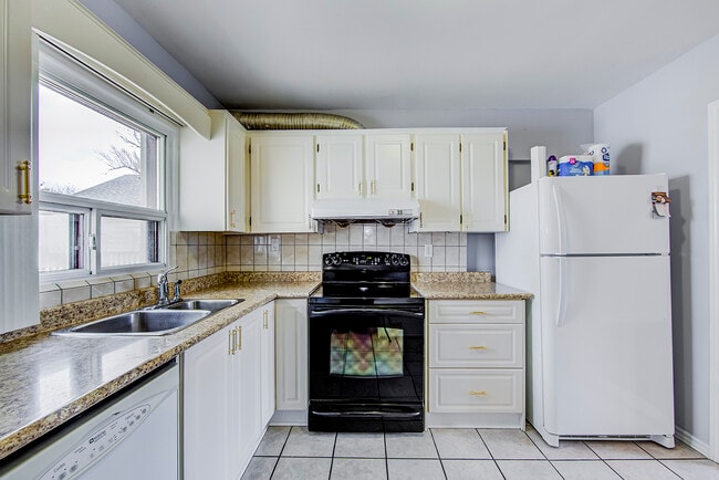 Building Photo - 11 Bellefontaine St