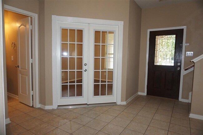 Building Photo - 4101 Leisure Ln