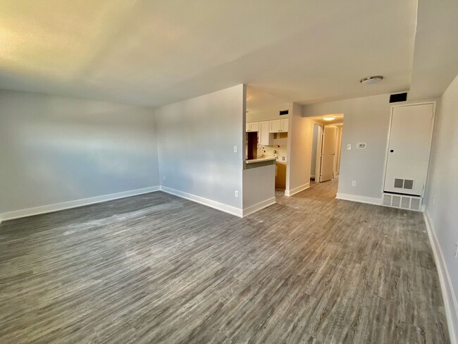 Building Photo - 7100 Hummingbird Place