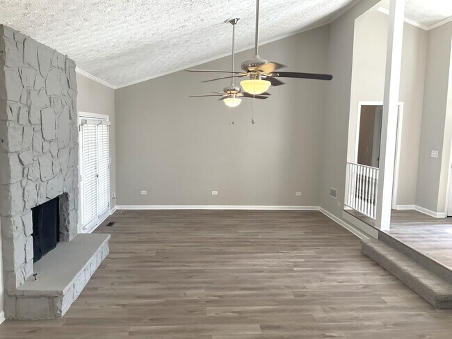 Building Photo - 4880 Fieldgreen Dr