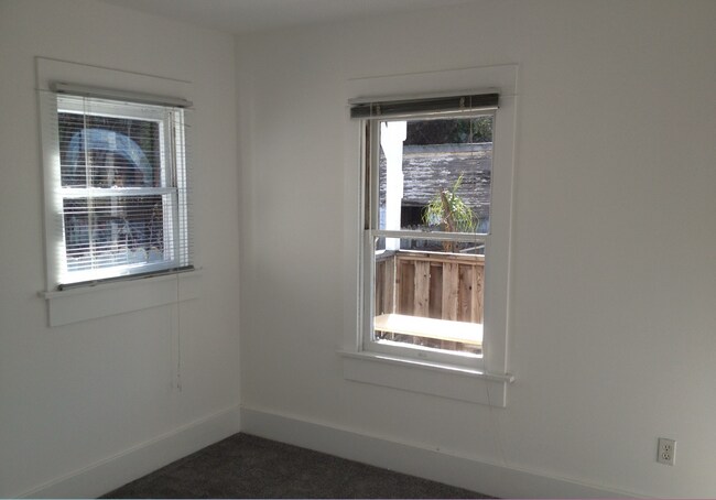 Parte trasera del dormitorio - 210 Horizon Ave