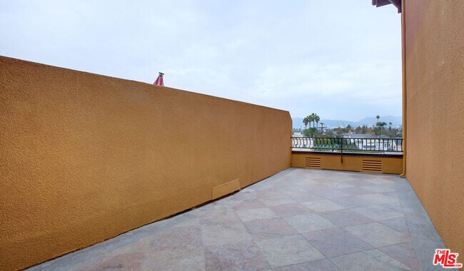 Foto del edificio - 340 Hauser Blvd