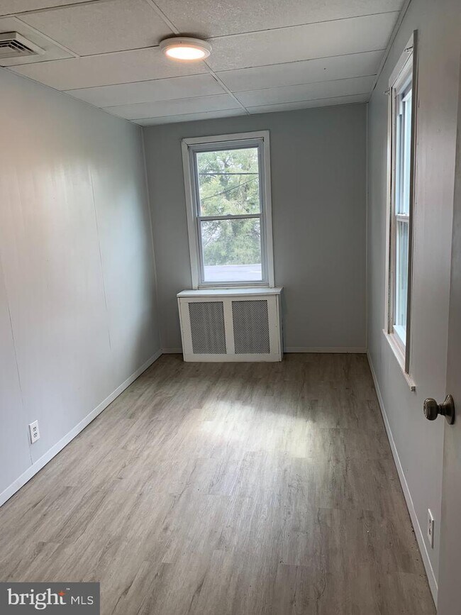 Building Photo - 6119 Walton Ave