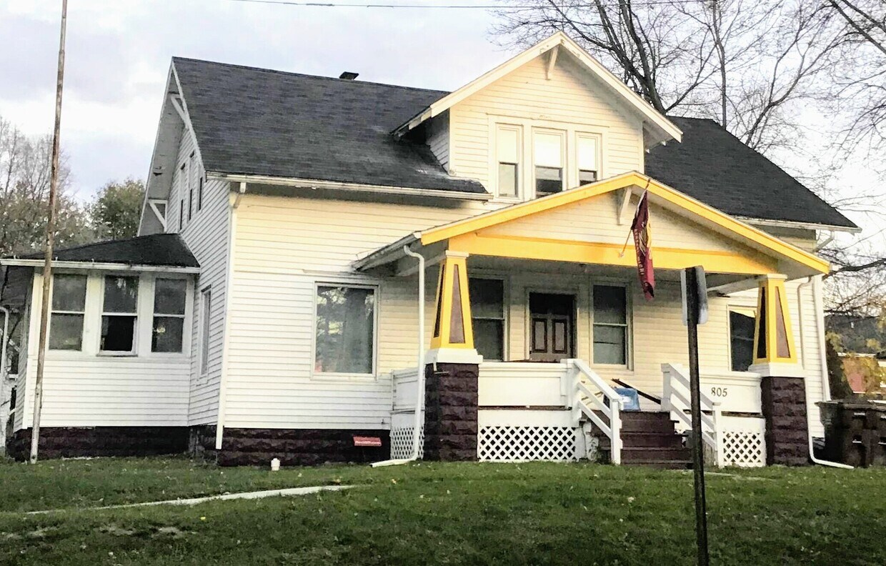 Primary Photo - 805 Douglas St