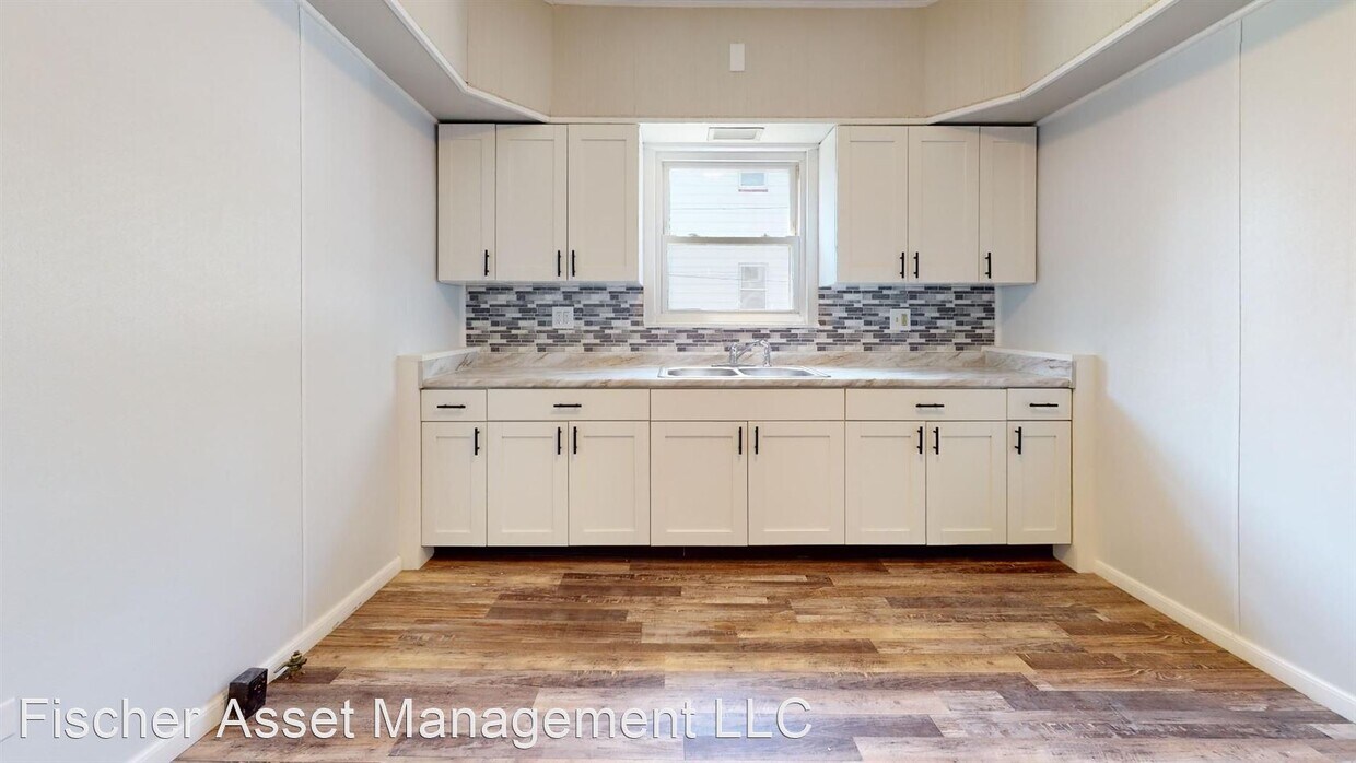 Foto principal - 2 br, 1 bath Apartment - 3490-3492 W. 49th...