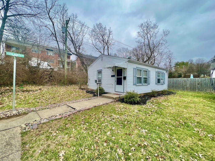 Primary Photo - Cozy cottage in Ft Mitchell!