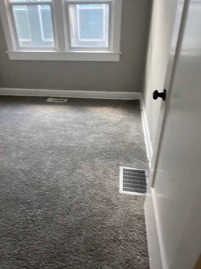 Foto del edificio - 4 bedroom House On Lasalle St!