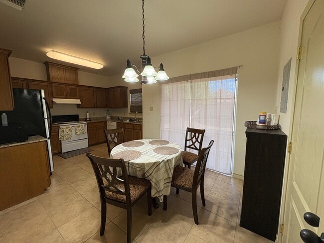 Building Photo - 10706 International Blvd