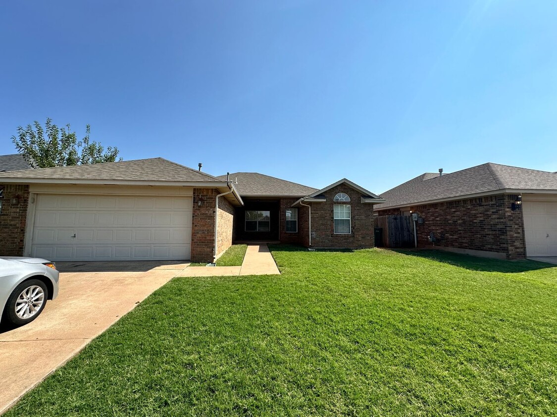 Foto principal - 4 Bed 2 bath Edmond