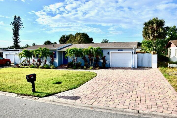 Foto principal - 228 NE 1st Ct