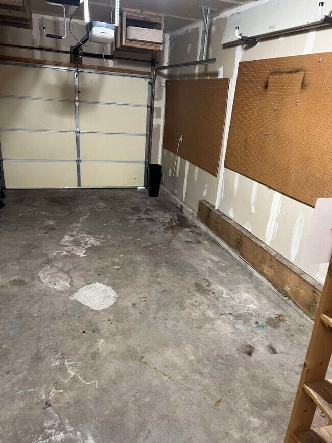 Cochera - 5328 Godas Cir