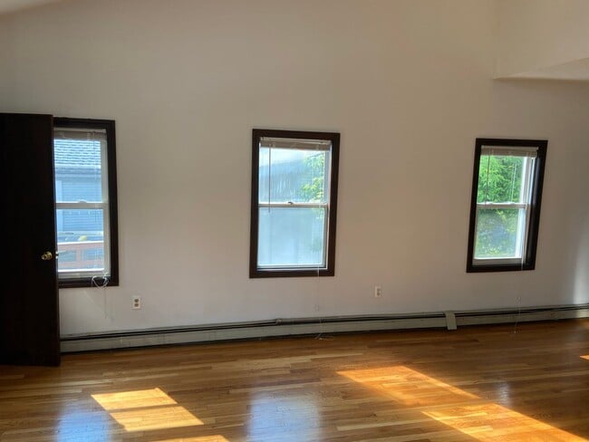 Photo - Nicely updated 3 bed near the Green Line in Brighton. House