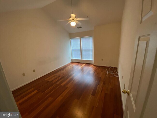 Building Photo - 3109 River Bend Ct