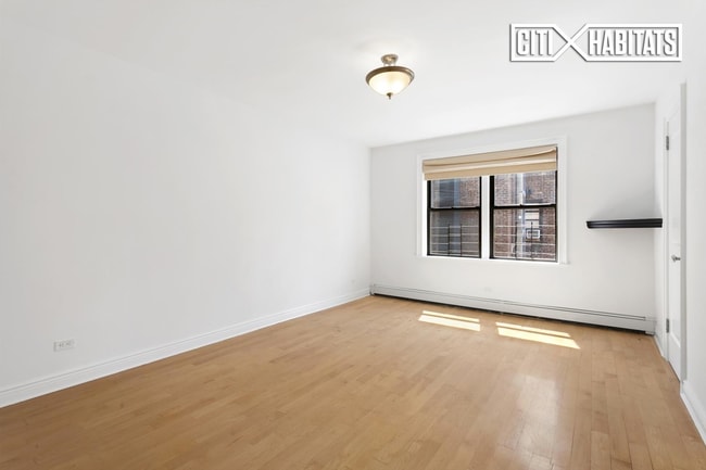 Building Photo - 361 E 50th St