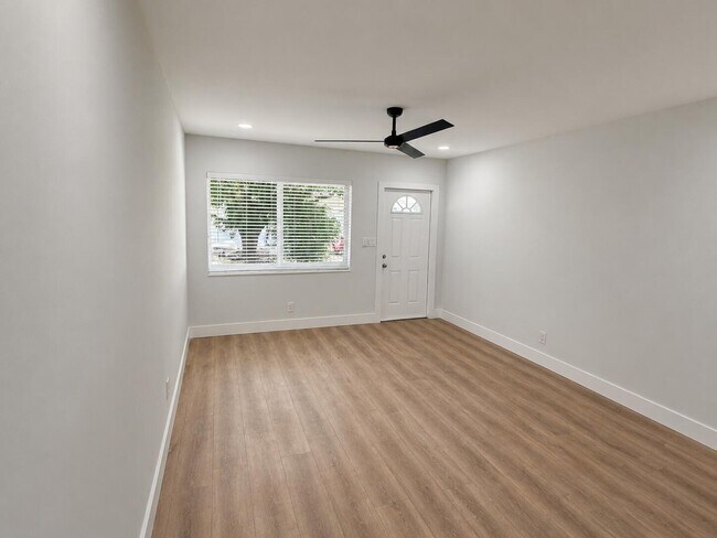 Foto del edificio - 1077 NE 34th St