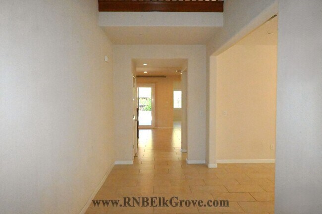 Foto del edificio - 4 Bed/3.5 Bath Home in Elk Grove! -  Resident Benefit Package Property