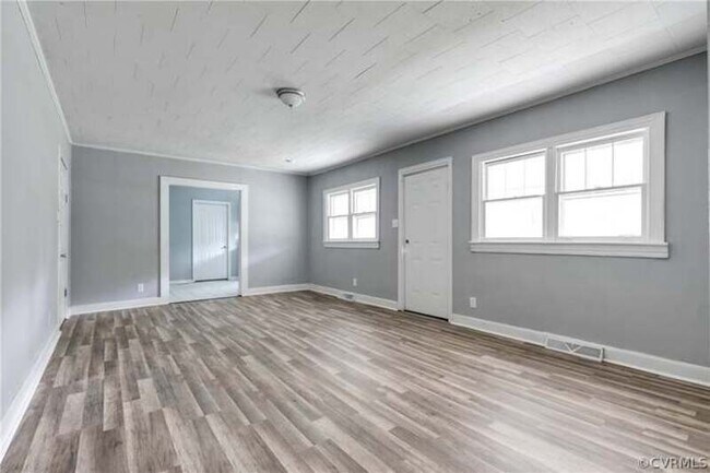 Building Photo - 1107 Roanoke Ave
