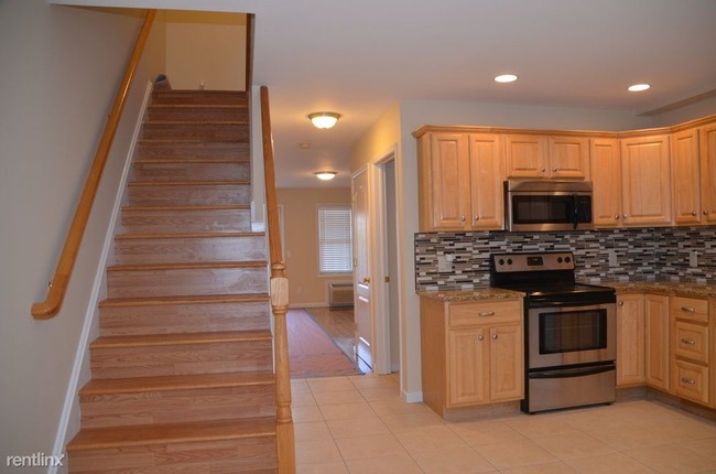 Building Photo - 2 br, 2 bath Townhome - 22 Marie Pl Unit 3