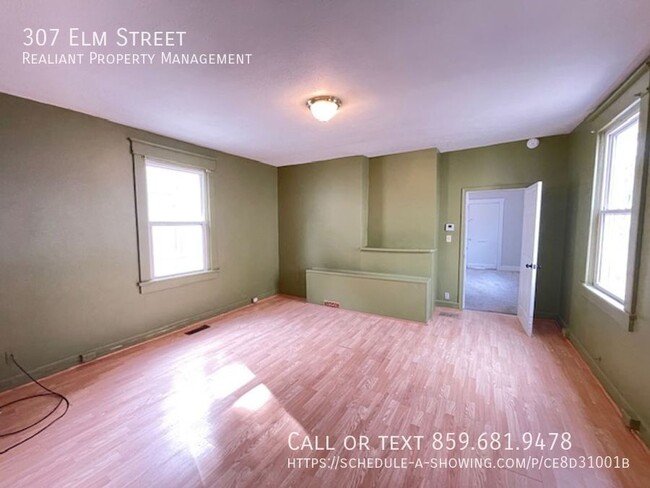 Building Photo - 307 Elm St