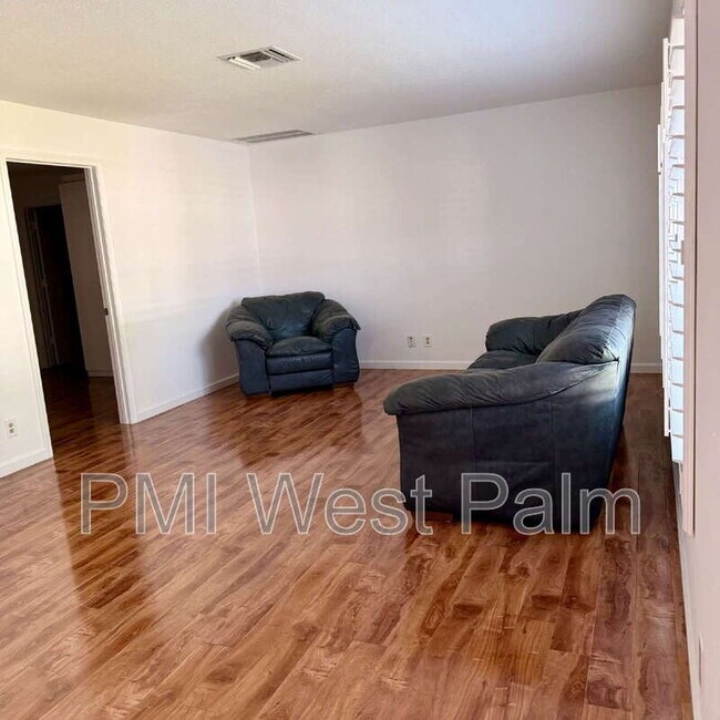 Foto del edificio - 147 Sunflower Cir