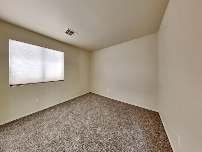 Foto del edificio - 8526 Gracious Pine Ave