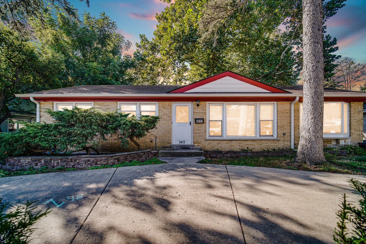 Primary Photo - 1417 E Euclid Ave