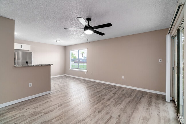1BR, 1BA - 698SF - Living Room - Laguna Place