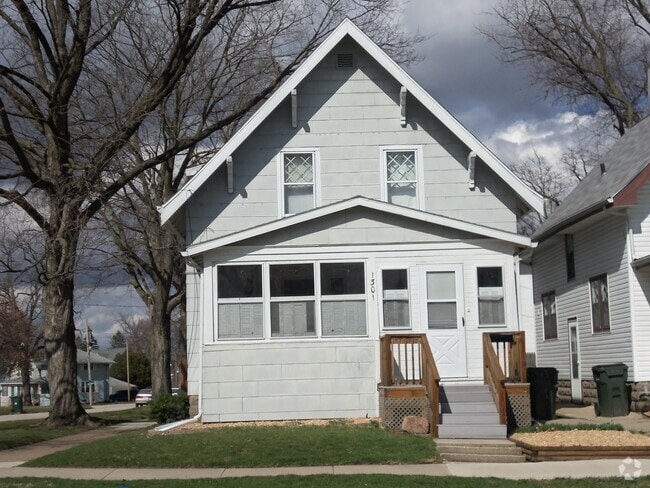 Building Photo - 1301 Grant Ave