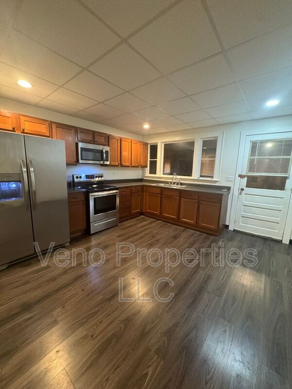 Foto del edificio - 221 Spring Ave