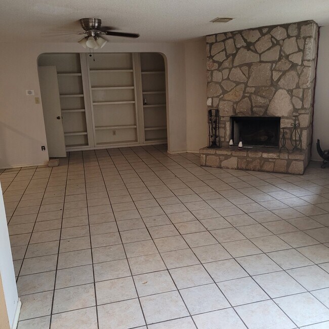 Foto del edificio - 15931 Colton Well