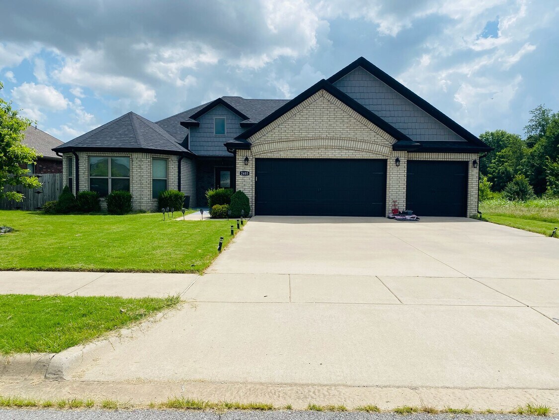 Foto principal - 2403 SW Elington St