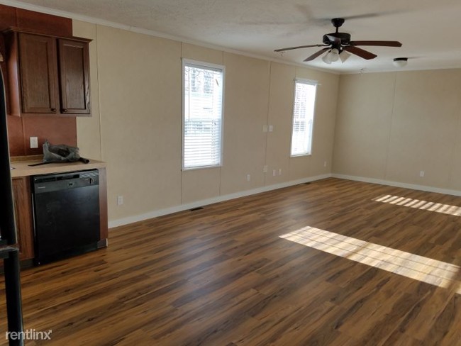 Building Photo - 3 br, 3 bath Mobile Home - 15 N. 4th