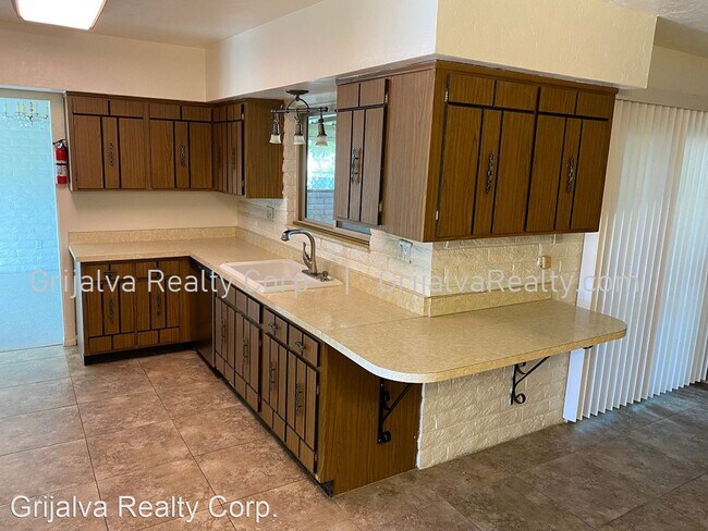 Building Photo - 4 br, 2 bath House - 1801 S Sleepy Hollow Ave
