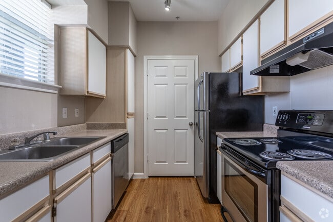 1BR, 1BA - 749SF - Breakers at Windmill Lakes