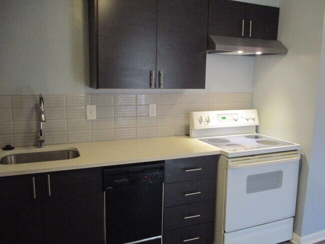 Building Photo - 834 Galapago St