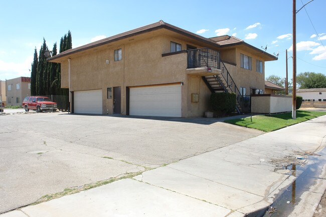 Building Photo - 38756 Larkin Ave
