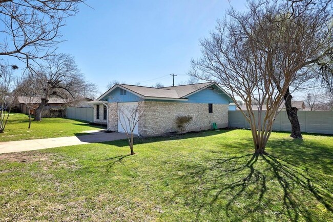 Building Photo - 801 Salem Ln