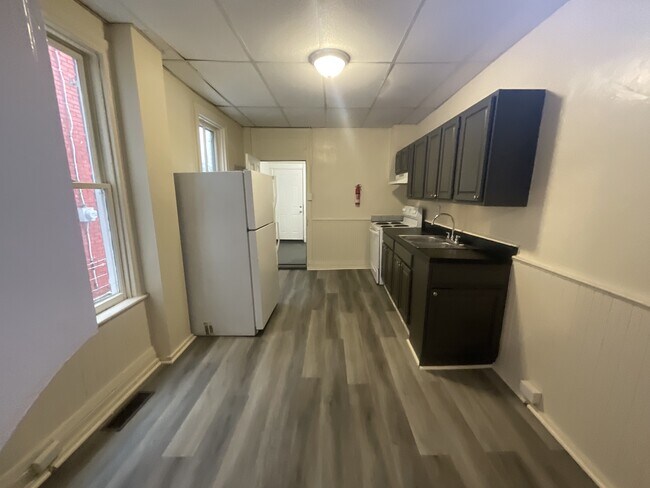 Foto del edificio - 644 Salem Ave