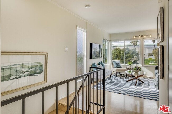 Building Photo - 460 Rosecrans Ave