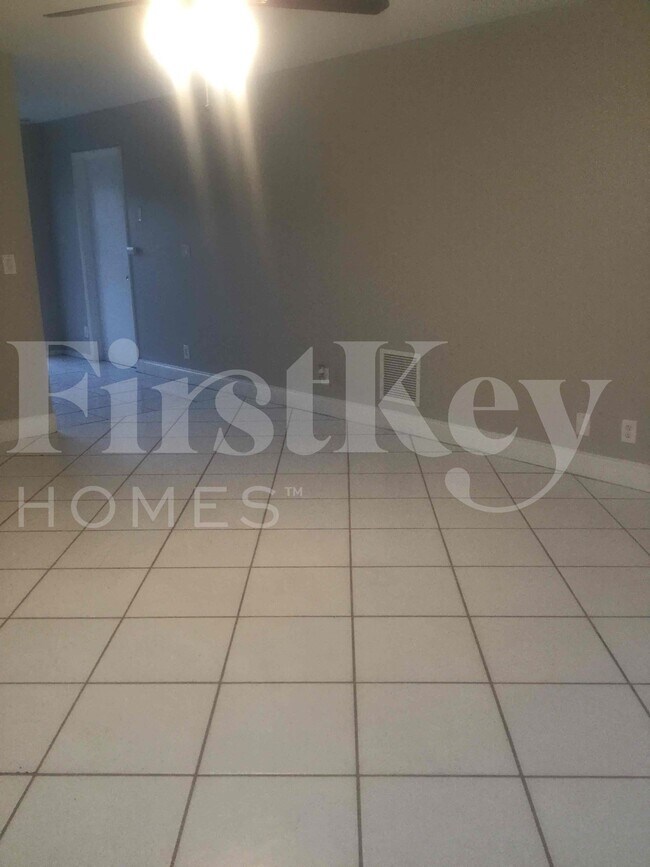 Foto del edificio - 6129 Moonbeam Dr