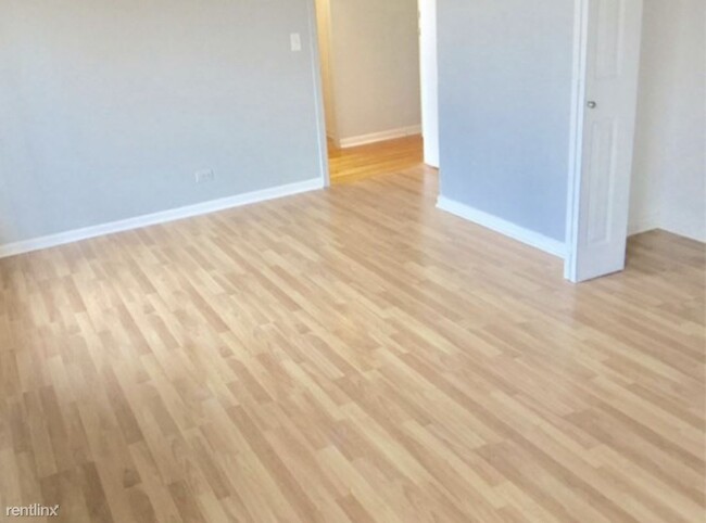 Building Photo - 2 br, 2 bath  - 4525 S Drexel Blvd Drexel