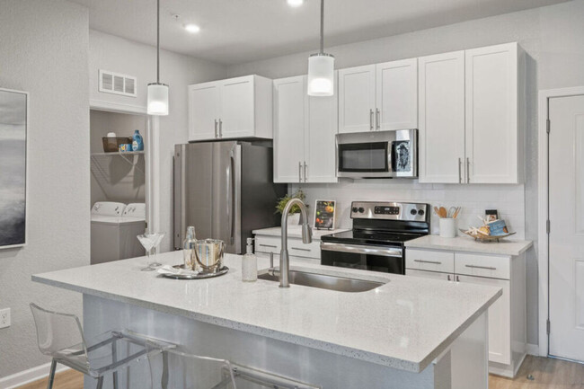 Foto del edificio - 1551 Flournoy Cir W